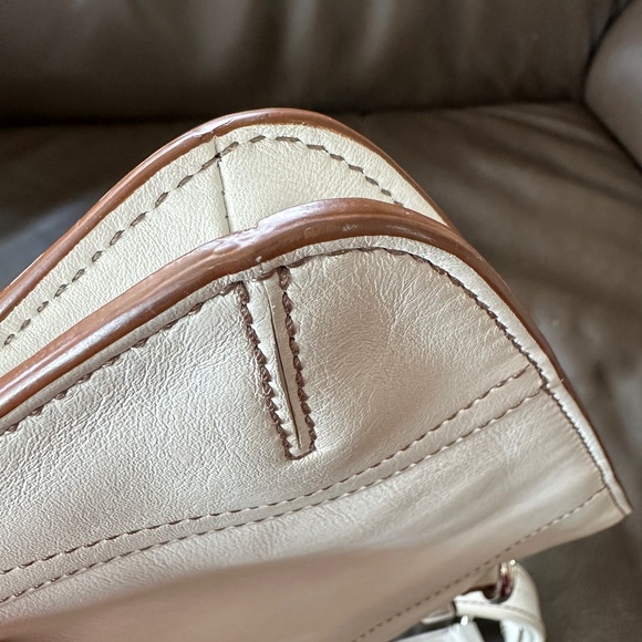 Elegant White Leather Coach Hobo Bag - Picture 11 of 12